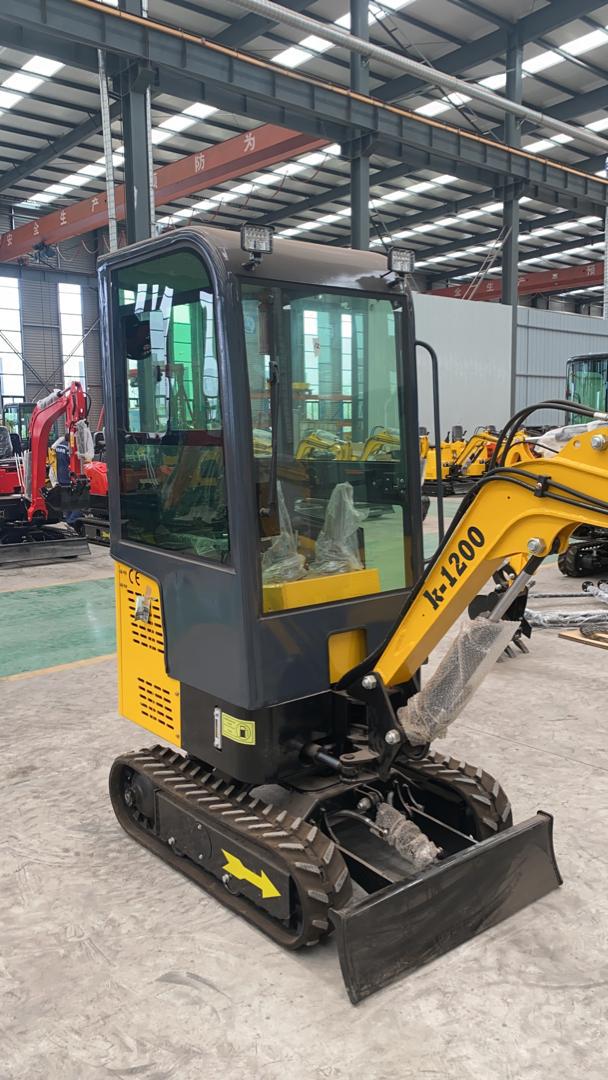 Minibagger K 1200 (geschlossen) + optionales Zubehör - Wassergekühlter Kubotamotor Minibagger K 1200 (geschlossen) + optionales Zubehör - Wassergekühlter Kubotamotor